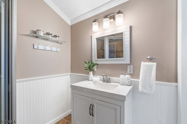 330 John St, Elizabeth City, NJ 07202