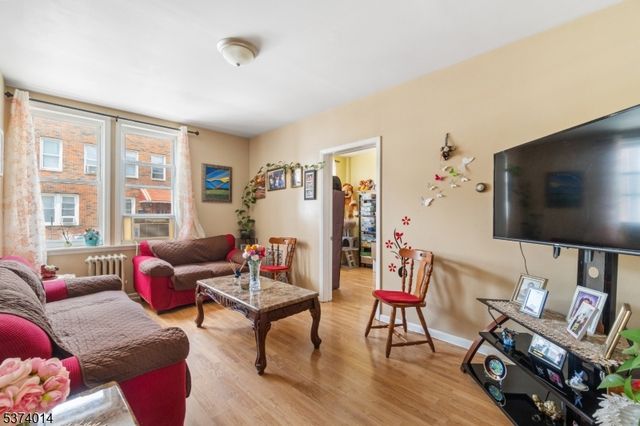 330 John St, Elizabeth City, NJ 07202