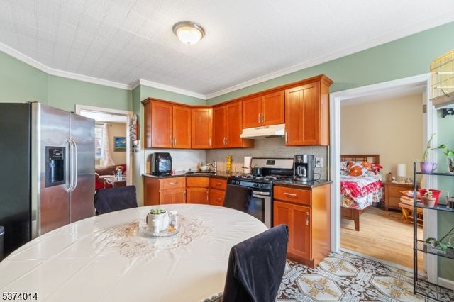 330 John St, Elizabeth City, NJ 07202