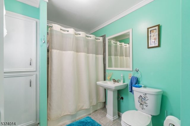 330 John St, Elizabeth City, NJ 07202