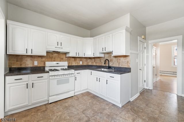 330 John St, Elizabeth City, NJ 07202