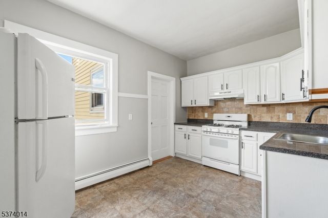 330 John St, Elizabeth City, NJ 07202