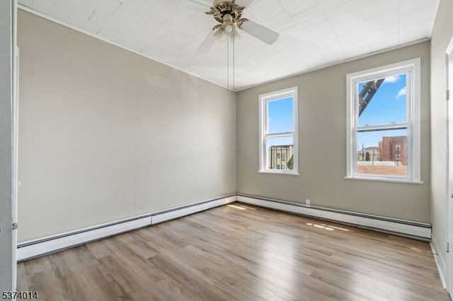 330 John St, Elizabeth City, NJ 07202