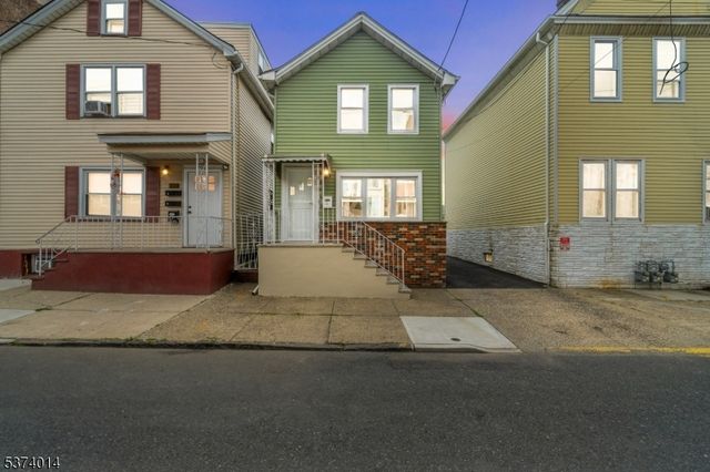 330 John St, Elizabeth City, NJ 07202
