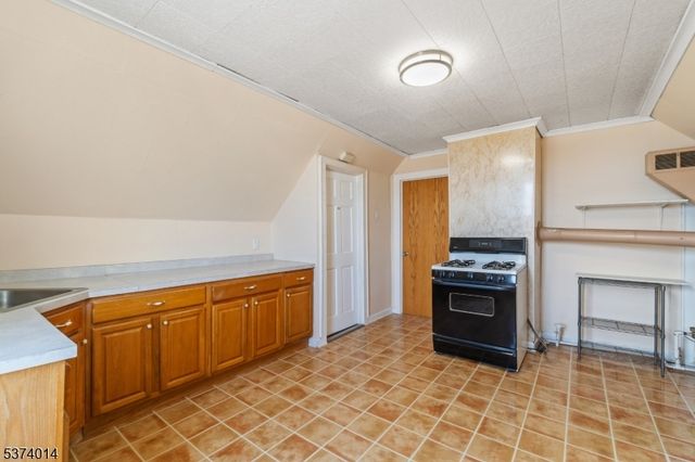 330 John St, Elizabeth City, NJ 07202
