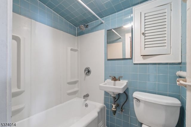 330 John St, Elizabeth City, NJ 07202
