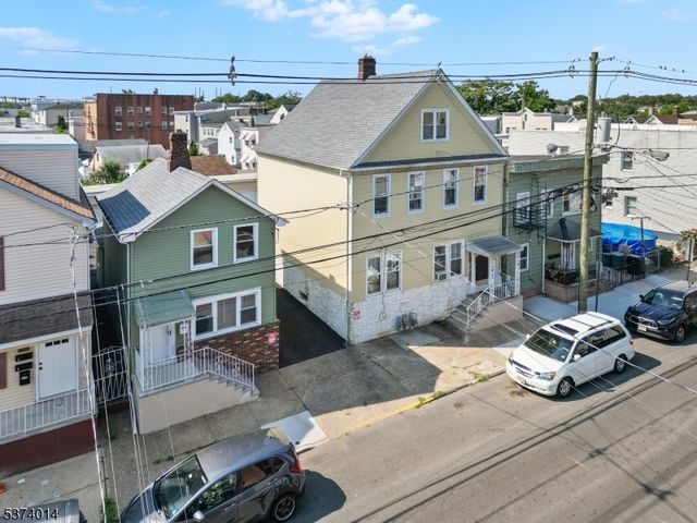 330 John St, Elizabeth City, NJ 07202