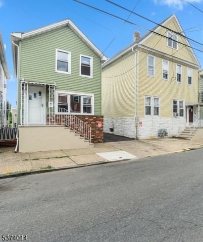 330 John St, Elizabeth City, NJ 07202