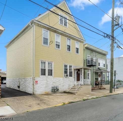 330 John St, Elizabeth City, NJ 07202