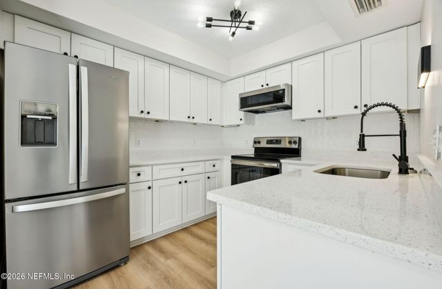 1604 CHALLENGER Court W 1604, Jacksonville, FL 32233