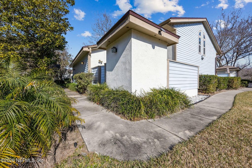 1604 CHALLENGER Court W 1604, Jacksonville, FL 32233
