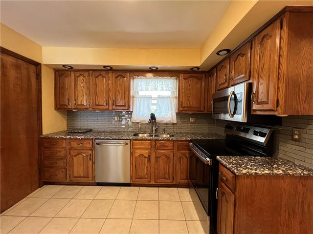 233 Reed Street, Lower Burrell, PA 15068
