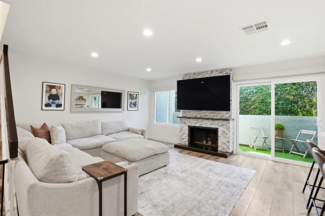 2444 Caminito Venido, San Diego, CA 92107