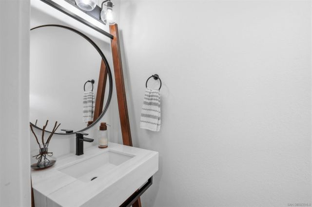 2444 Caminito Venido, San Diego, CA 92107