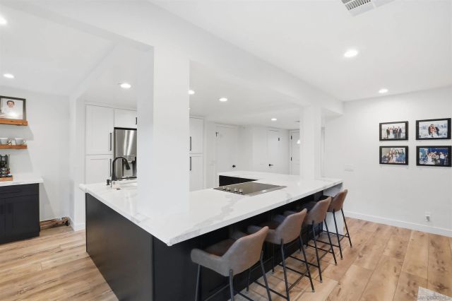 2444 Caminito Venido, San Diego, CA 92107