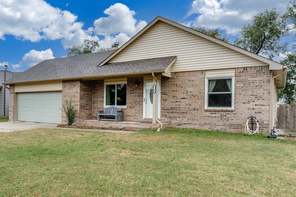 113 N Queen Ave, Maize, KS 67101