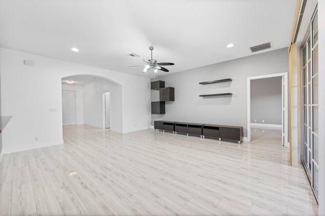6752 OSAGE Circle, Greenacres, FL 33413