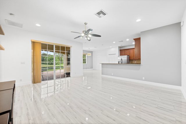 6752 OSAGE Circle, Greenacres, FL 33413