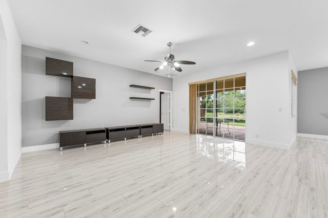 6752 OSAGE Circle, Greenacres, FL 33413