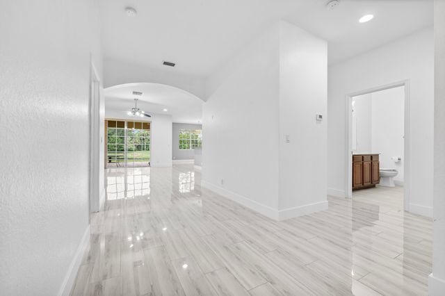 6752 OSAGE Circle, Greenacres, FL 33413