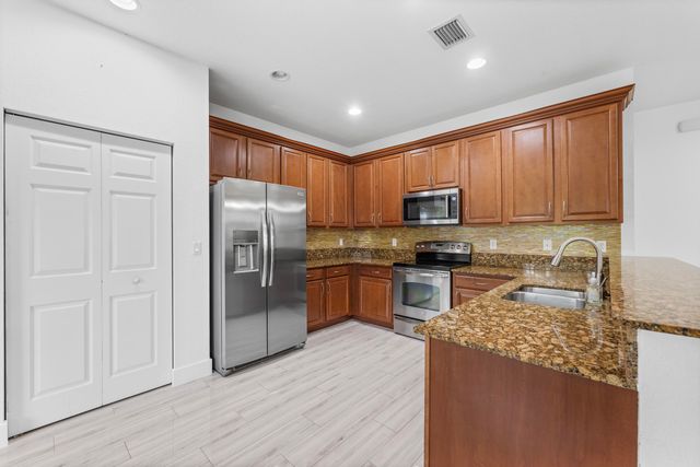 6752 OSAGE Circle, Greenacres, FL 33413