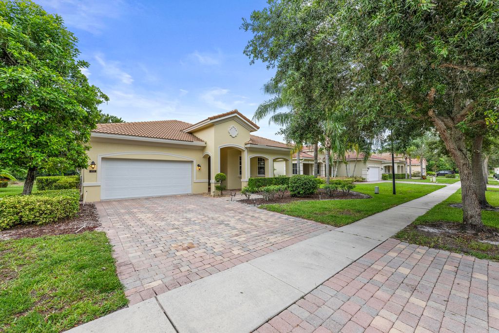 6752 OSAGE Circle, Greenacres, FL 33413