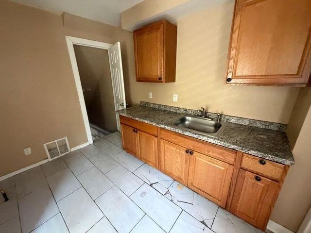 8878 Evergreen Avenue, Detroit, MI 48228