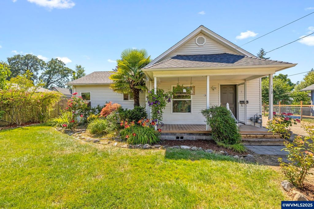 119 N Harrison St, Newberg, OR 97132