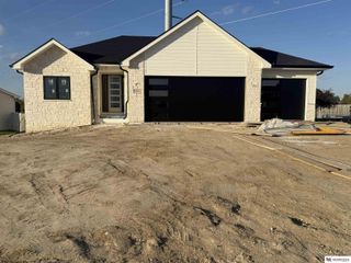 10021 S 180th Avenue Circle, Omaha, NE 68136