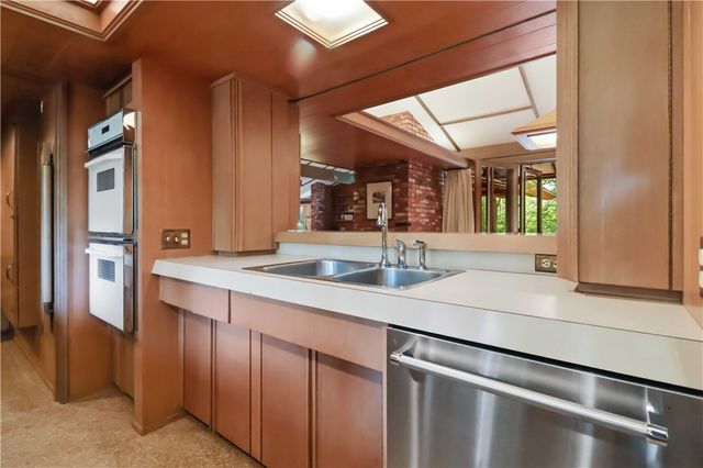 951 N Pembroke Road, Fayetteville, AR 72701