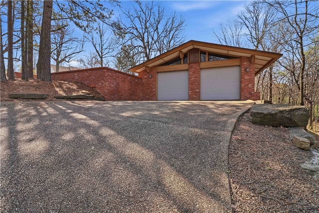 951 N Pembroke Road, Fayetteville, AR 72701