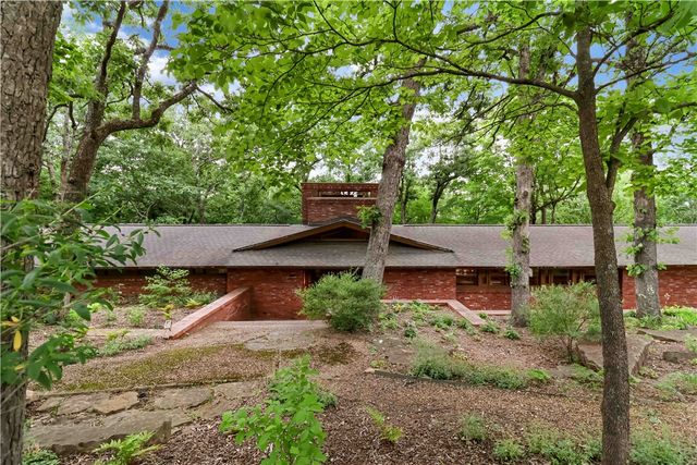 951 N Pembroke Road, Fayetteville, AR 72701