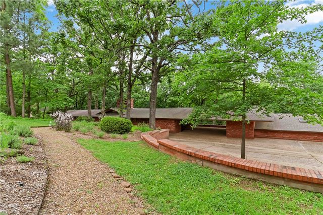 951 N Pembroke Road, Fayetteville, AR 72701