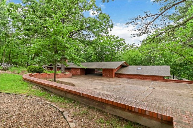 951 N Pembroke Road, Fayetteville, AR 72701