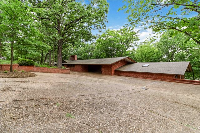 951 N Pembroke Road, Fayetteville, AR 72701