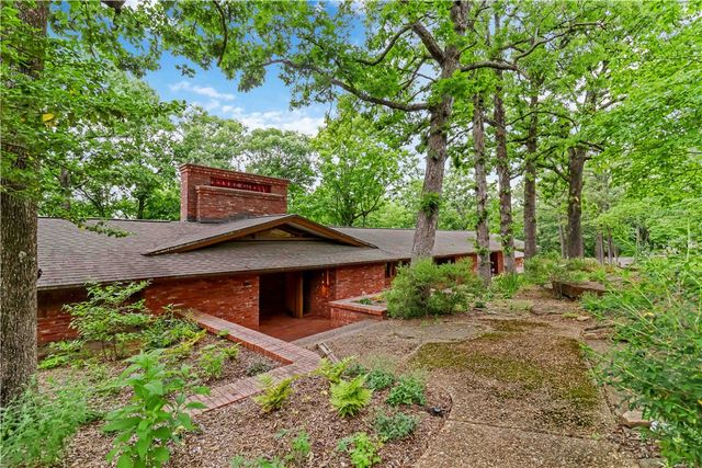 951 N Pembroke Road, Fayetteville, AR 72701