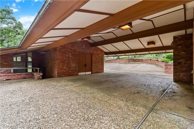 951 N Pembroke Road, Fayetteville, AR 72701
