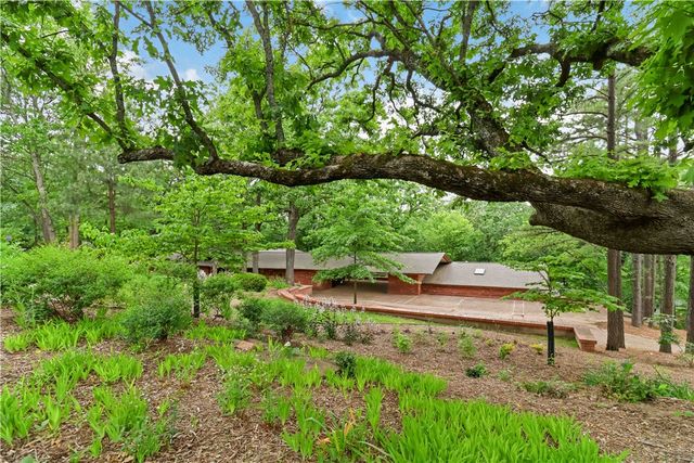 951 N Pembroke Road, Fayetteville, AR 72701