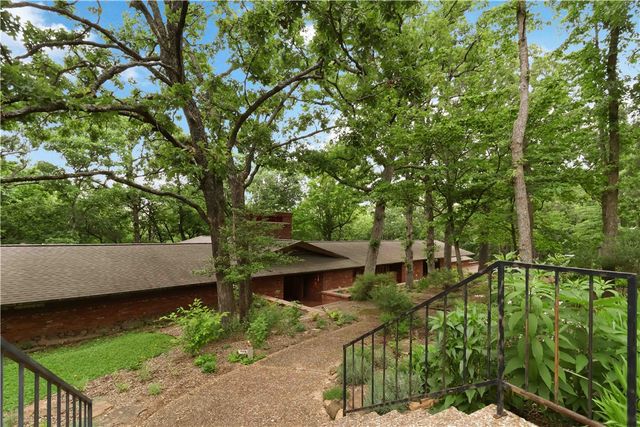 951 N Pembroke Road, Fayetteville, AR 72701