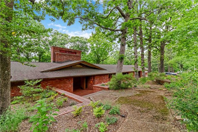 951 N Pembroke Road, Fayetteville, AR 72701