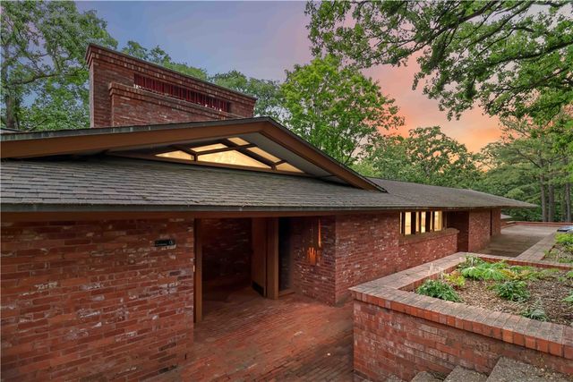 951 N Pembroke Road, Fayetteville, AR 72701
