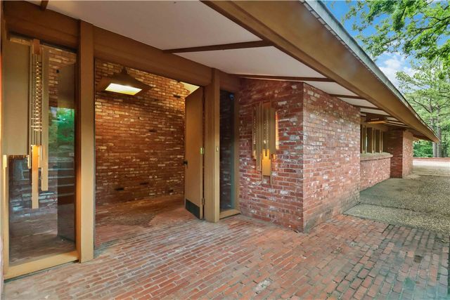 951 N Pembroke Road, Fayetteville, AR 72701
