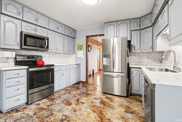 3900 N 400 W, Shipshewana, IN 46565