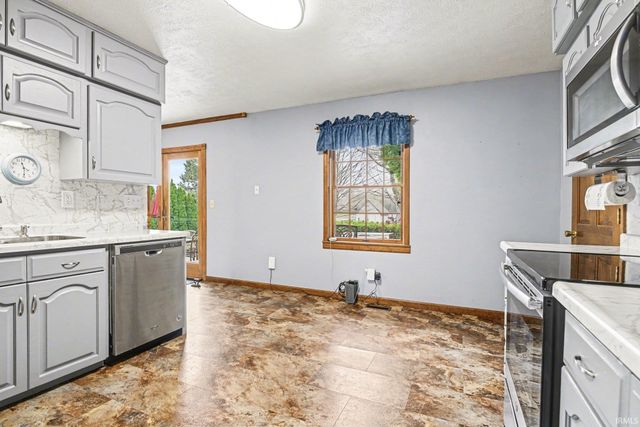 3900 N 400 W, Shipshewana, IN 46565