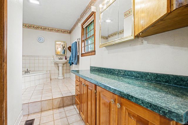 3900 N 400 W, Shipshewana, IN 46565