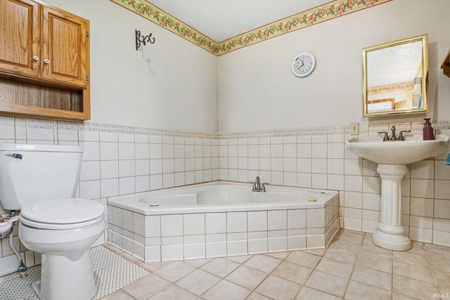 3900 N 400 W, Shipshewana, IN 46565