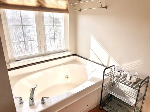 313 Fairgate Dr, Pine Twp, PA 15090