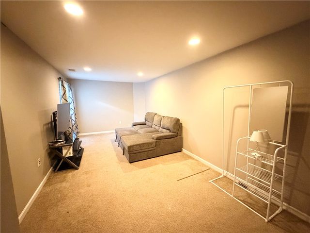 313 Fairgate Dr, Pine Twp, PA 15090