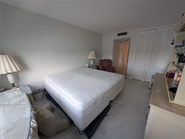 3209 S Ocean Drive 4E, Hallandale Beach, FL 33009