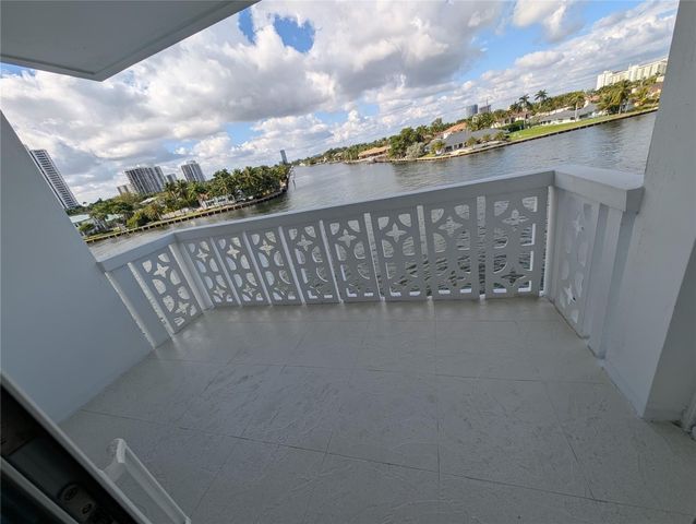 3209 S Ocean Drive 4E, Hallandale Beach, FL 33009